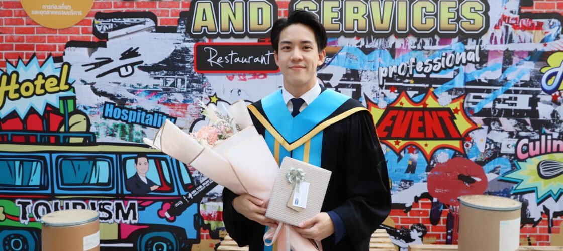 向泰国商会大学的新晋本科毕业生表示祝贺！